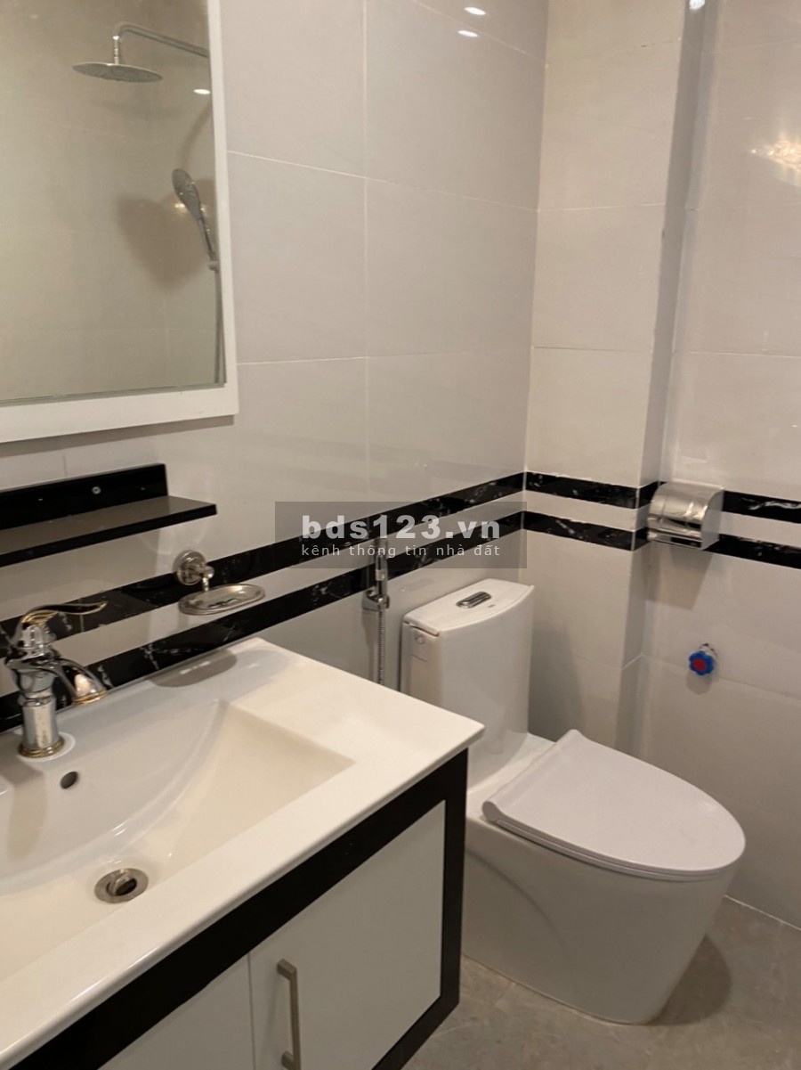 Bán nhà Nguyễn Sơn 52m2 2 mặt thoáng, nhà đẹp, vài bước ra ô tô tránh, giá 4.4 tỷ