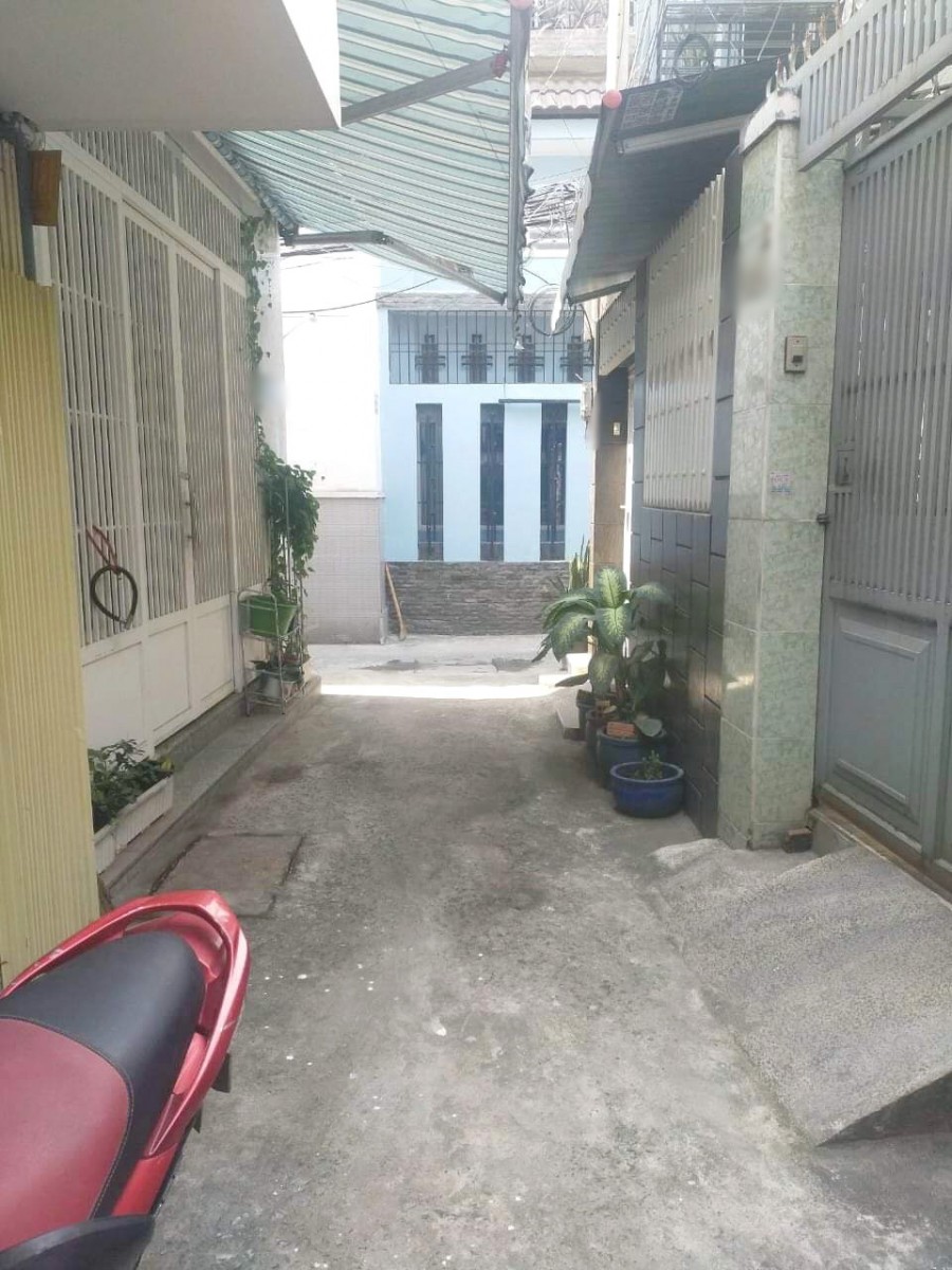 Nhà nhỏ 2 lầu đúc vị trí đẹp hẻm 181 Âu Dương Lân P2 Q8