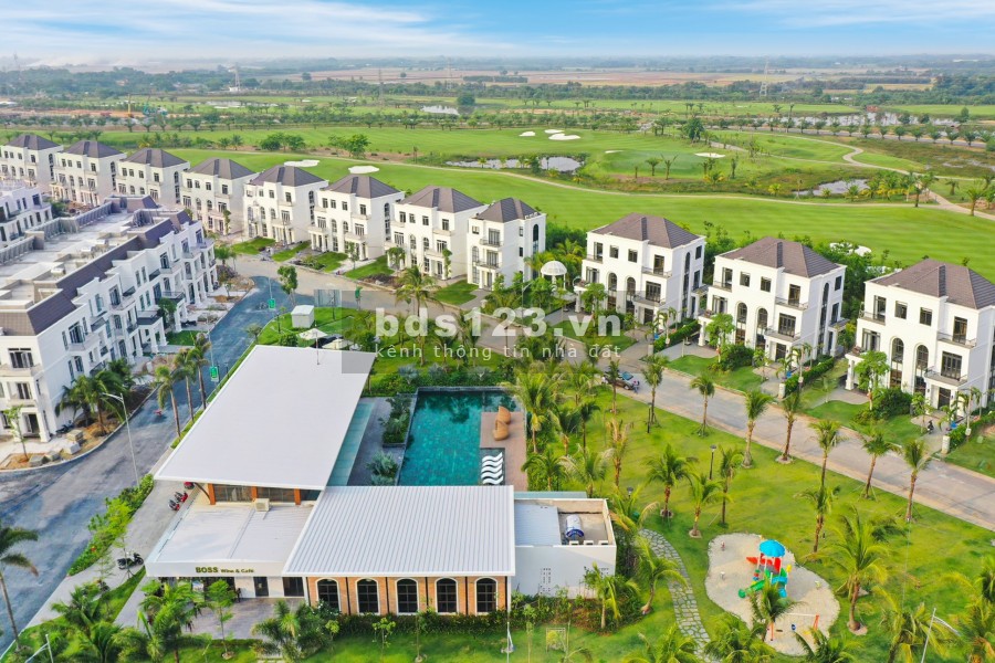 Biệt thự giữa lòng sân Golf 125Ha, giá 3.3 tỷ, trả góp không lãi suất