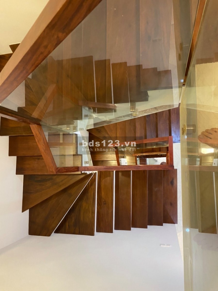 Bán nhà Nguyễn Sơn 52m2 2 mặt thoáng, nhà đẹp, vài bước ra ô tô tránh, giá 4.4 tỷ