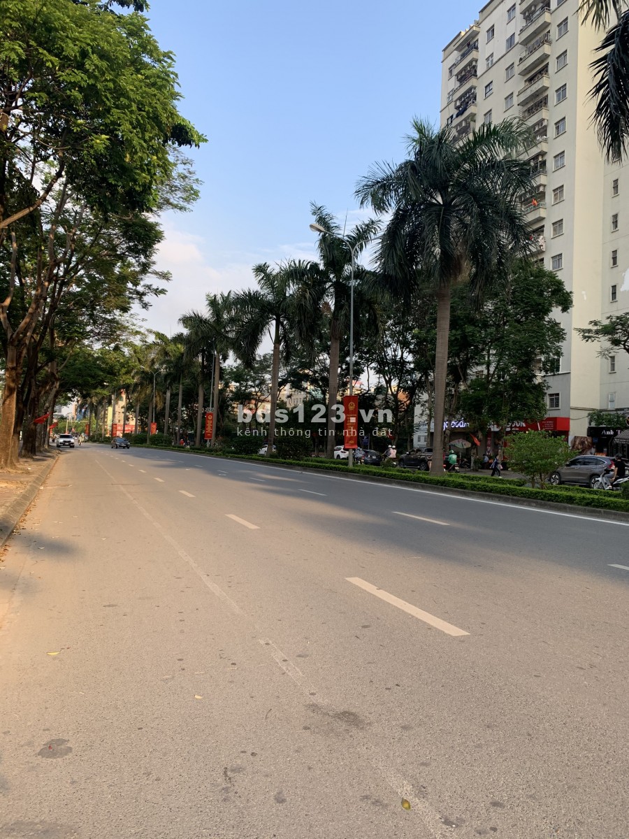 Bán đất MP Cầu Giấy, ngã tư lô góc 2 MP, 214m2, 2T, 15m mặt tiền, 75 tỷ, LH 0839844444
