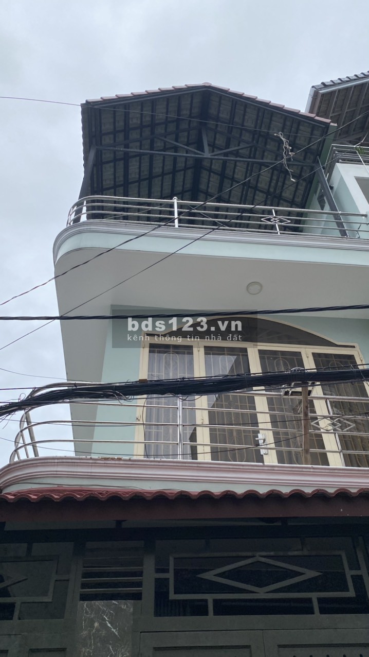 Bán gấp nhà đối diện trường công nghệ thực phẩm quận tân phú 5,8tỷ 1 sec đường lê trọng tấn.
