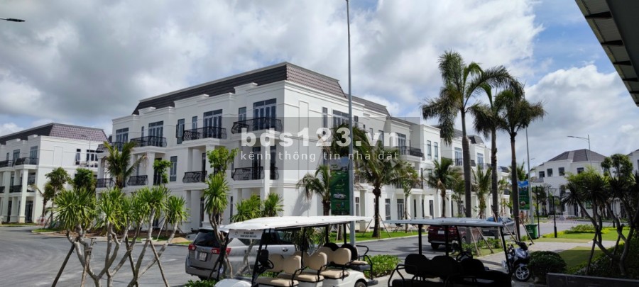 Biệt thự giữa lòng sân Golf 125Ha, giá 3.3 tỷ, trả góp không lãi suất