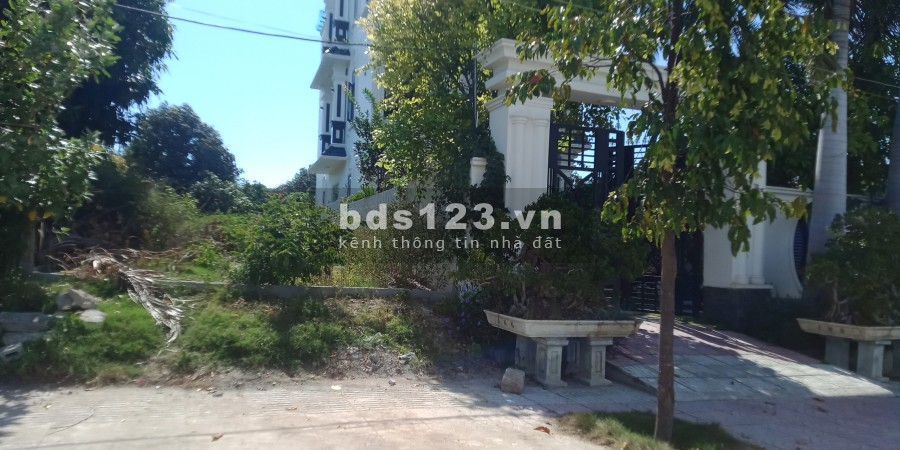 Đầu tư sinh lời với lô đất ngay đầm Thủy Triều ngay trung tâm hành chính huyện