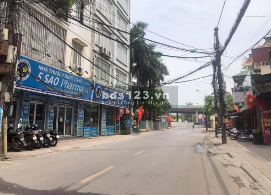 2.19 Tỷ, Nhà Phạm Văn Đồng 35m2, 10m Ra Mặt Phố. T.Phương: 0941111357.