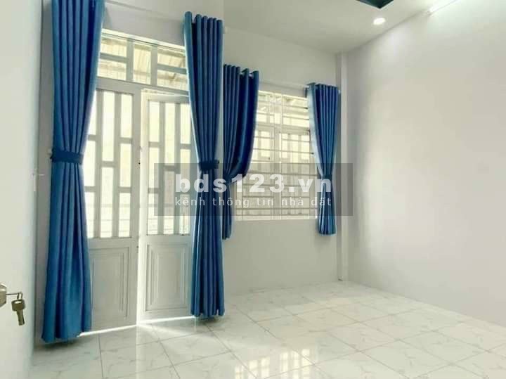 Cần tiền bán gấp nhà hóc môn 52m2 giá 820 triệu, hẻm xe hơi 6m