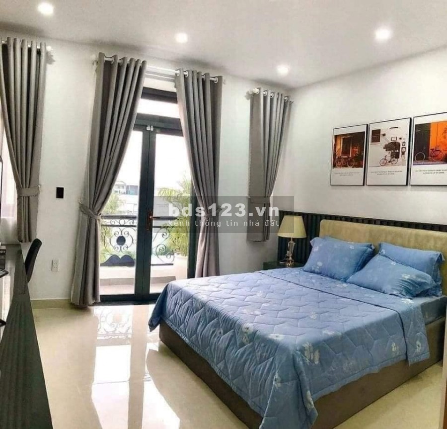 Bán nhà Nguyễn Đình Hoàn, Cầu Giấy 43m2 xây 5 tầng, giá 3.4 tỷ, ngõ thông, rộng