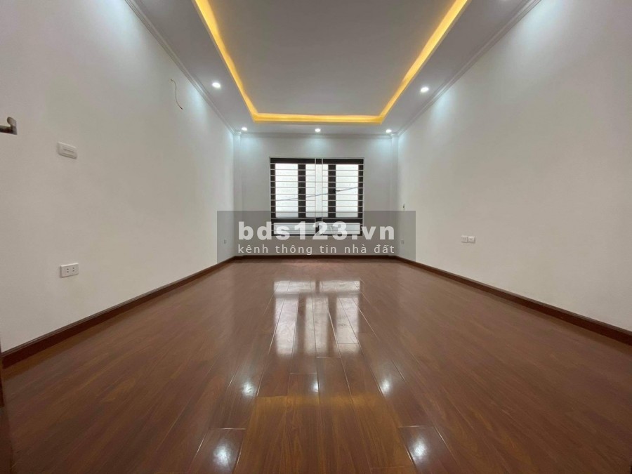 Nhà phân lô tại Bùi Huy Bích, 34M2, xây mới 5 tầng, mặt tiền 3.8M giá 3.4 tỷ