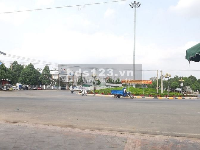 Bán gấp lô 2 mặt tiền đối diện hồ nhà bè ngay kp3 Hắc Dịch vị trí đắc địa tiềm năng sinh lời cao