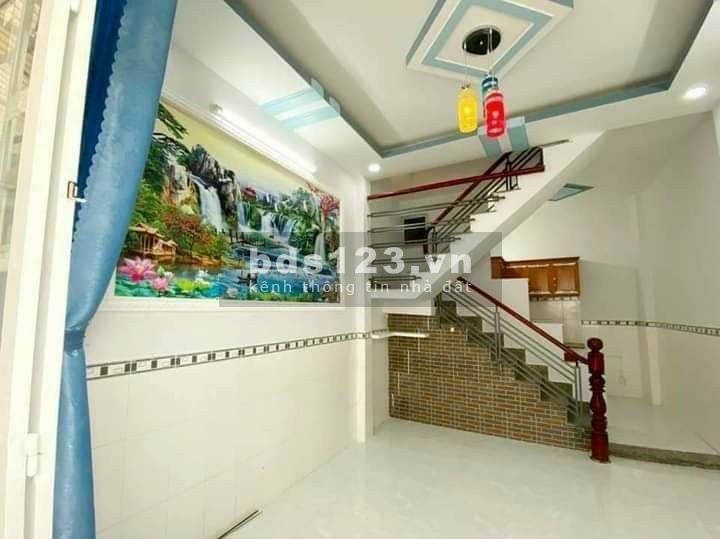 Cần tiền bán gấp nhà hóc môn 52m2 giá 820 triệu, hẻm xe hơi 6m