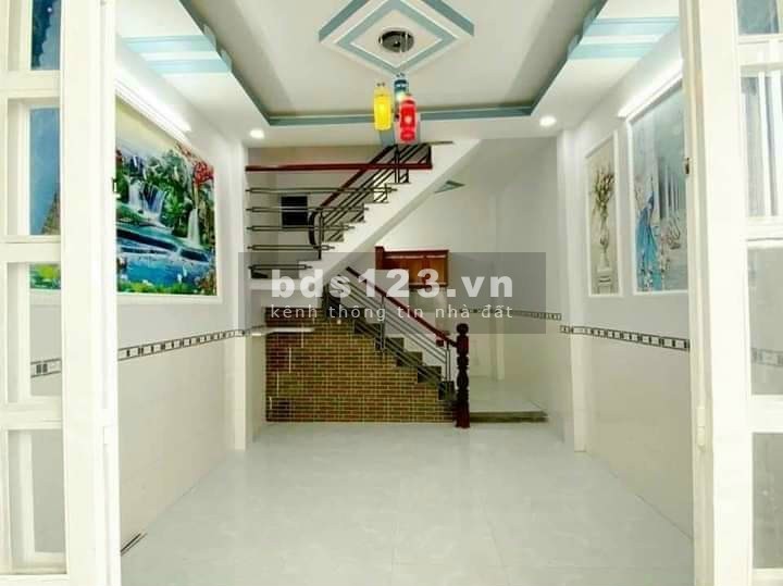 Cần tiền bán gấp nhà hóc môn 52m2 giá 820 triệu, hẻm xe hơi 6m