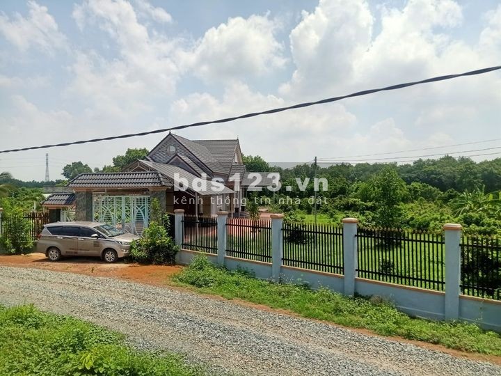 Bán gấp lô đất vườn diện tích 1000m2 giá bán chỉ 180 triệu