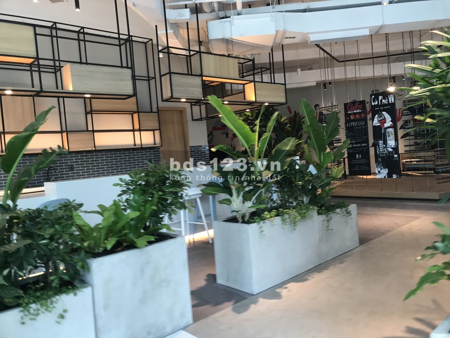 Căn hộ 2PN full nội thất Sunwah Pearl cho thuê giá chỉ 24 triệu, view sân vườn