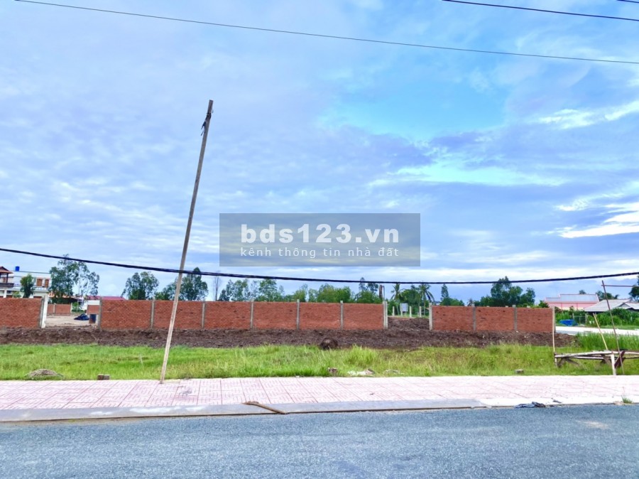 Thạnh Phú center nằm tại trung tâm hành chính