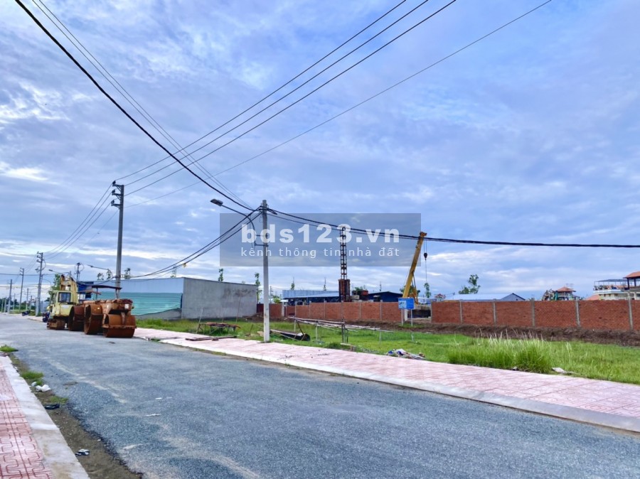 Thạnh Phú center nằm tại trung tâm hành chính