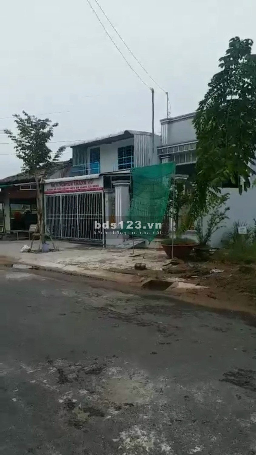 Mã tin 396 Đất ở vị trí đẹp, lộ 8 m! Chủ đất cần chuyển nhượng gấp ĐẤT NỀN tại phường 7, Tp. Cà Mau