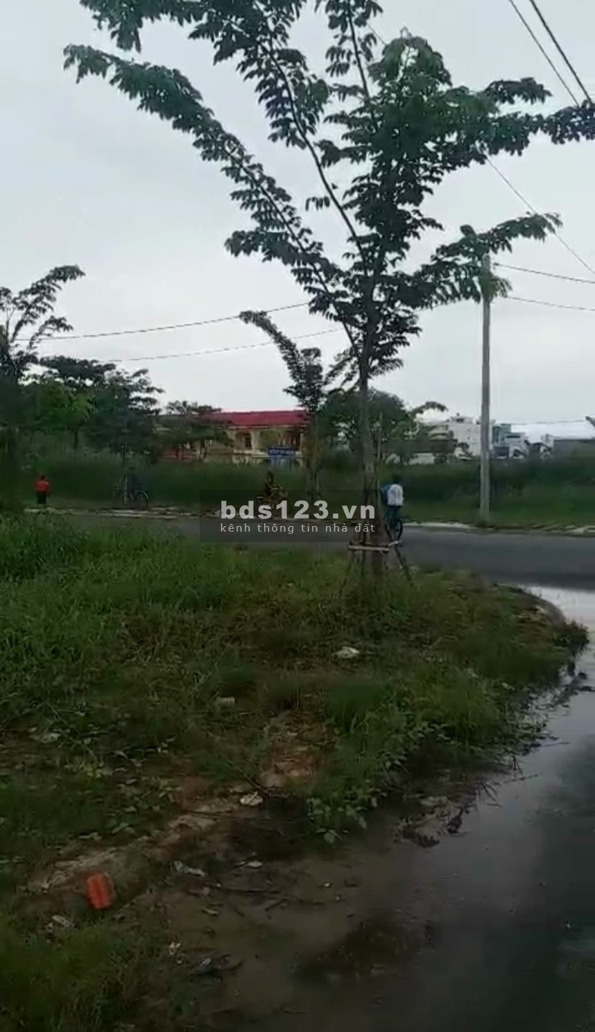 Mã tin 396 Đất ở vị trí đẹp, lộ 8 m! Chủ đất cần chuyển nhượng gấp ĐẤT NỀN tại phường 7, Tp. Cà Mau
