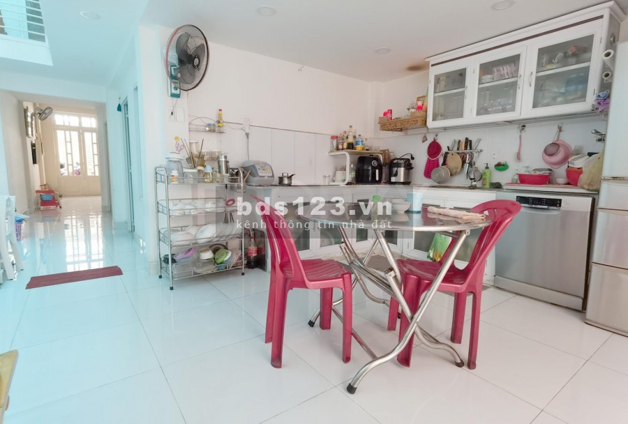 Nhà nguyên căn nở hậu hxh Trường Chinh, phường 13, Tân Bình (4.03x22m), 1 trệt, 1 lửng, 3 pn, 3 wc