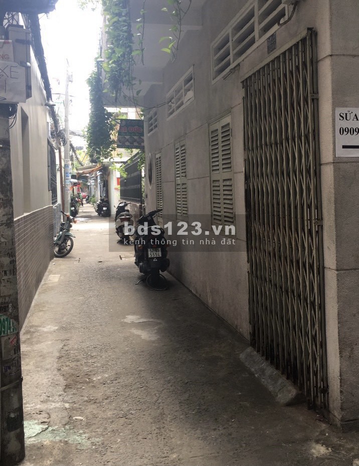 1.94 tỷ! bán gấp nhà Lạc Long Quân, 18m2, ngang 6m, hẻm ba gác, Tân Bình.
