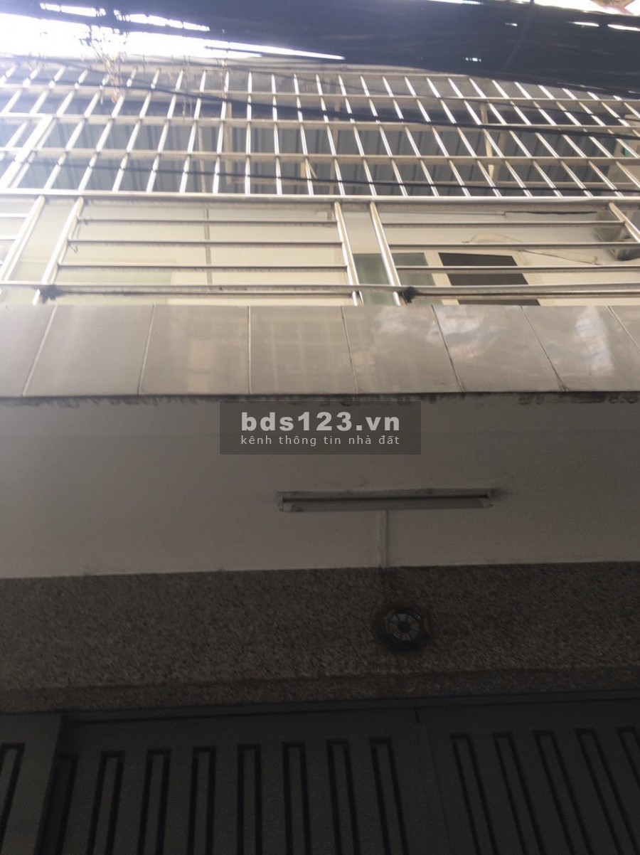 1.94 tỷ! bán gấp nhà Lạc Long Quân, 18m2, ngang 6m, hẻm ba gác, Tân Bình.