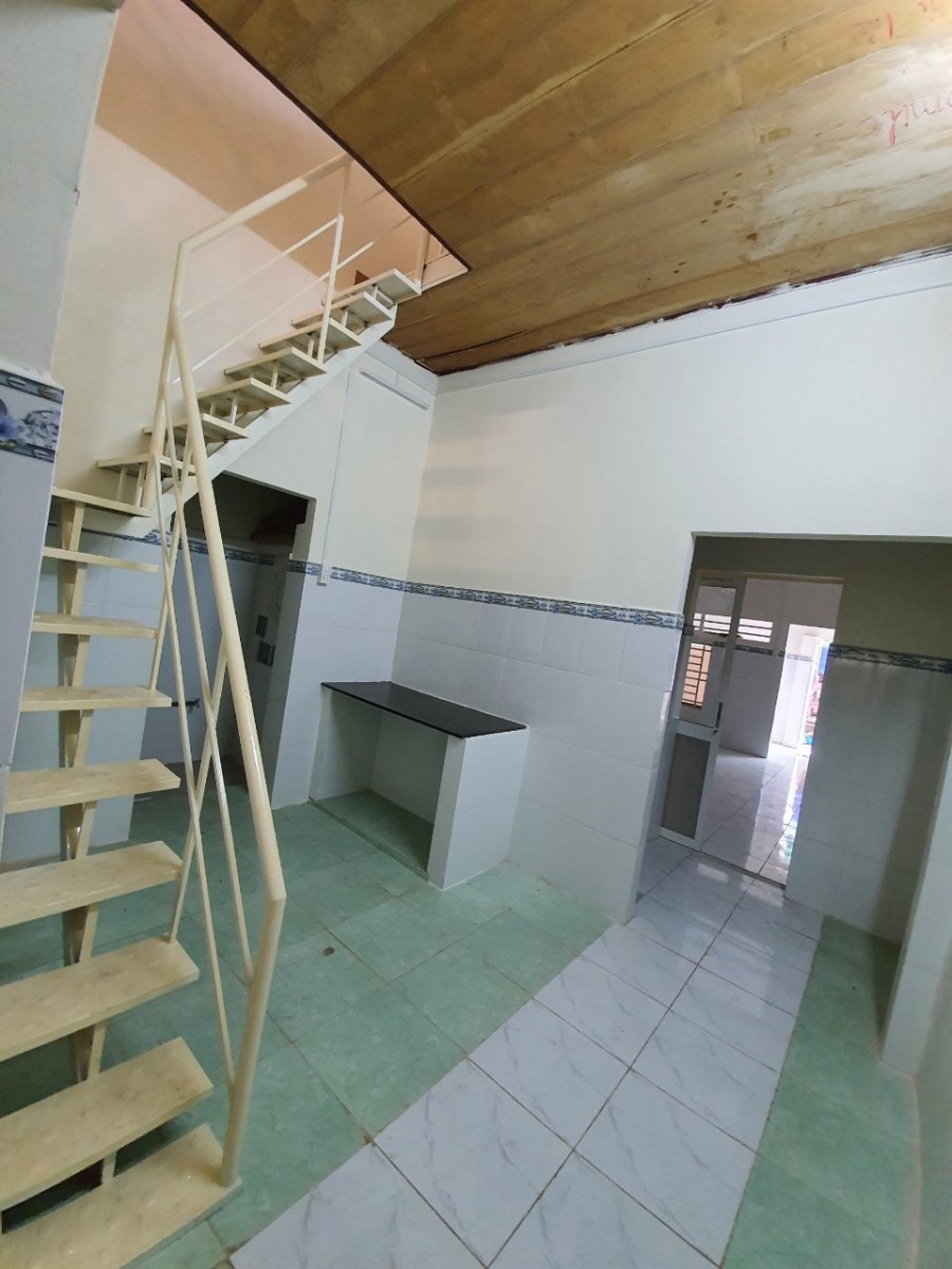 Nhà bán Phạm Văn Bạch, 2 tầng nhỉnh 6 tỷ. Chủ bán nhà về quê. Bán nhà Tân Bình. Ngang 5