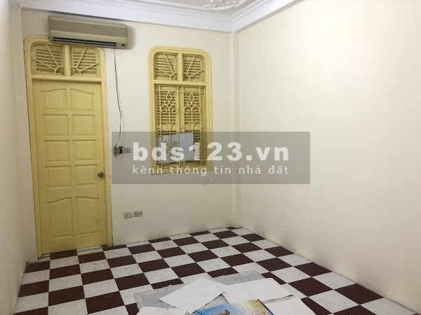 Bán nhà Bạch Mai 30mx4T khung cột chắc chắn, giá 2.75 tỷ lh 0916010180