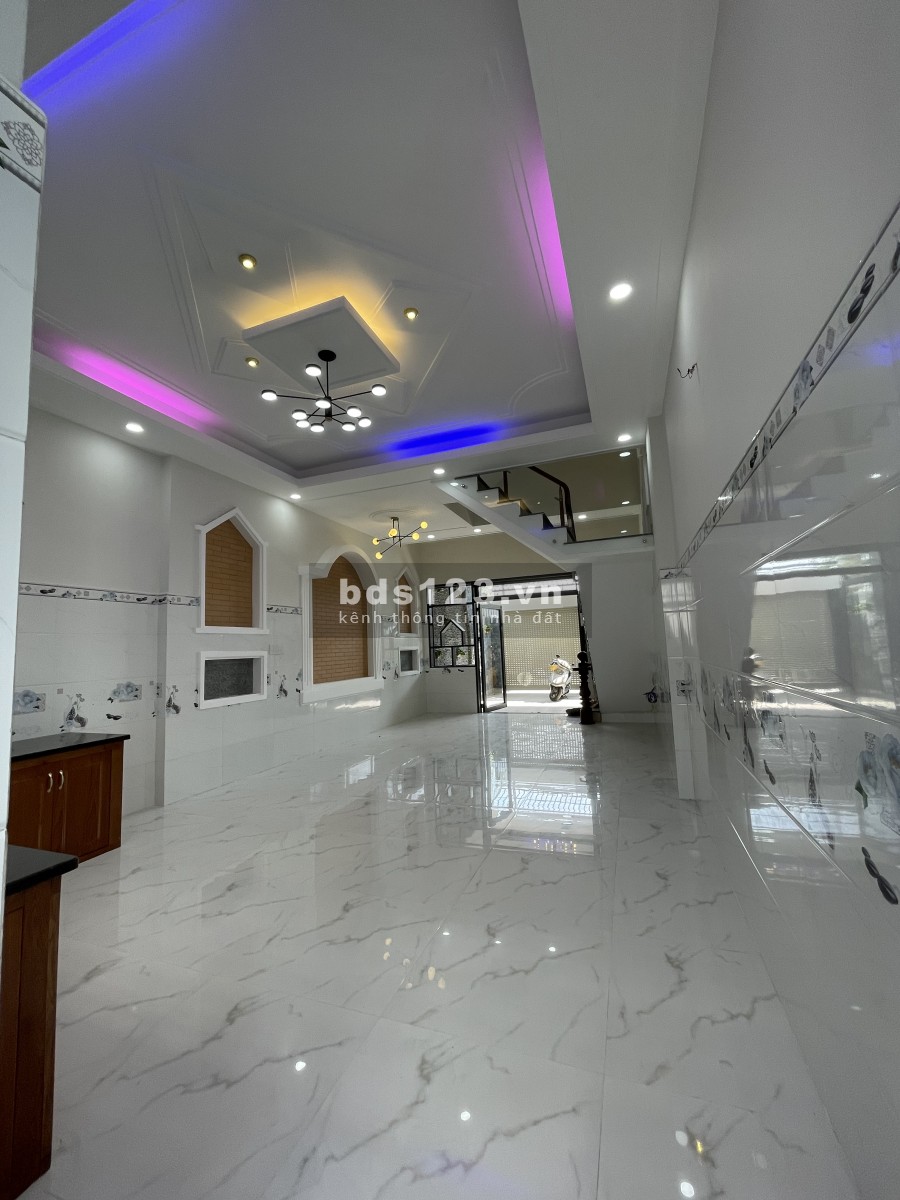 Cho thuê nguyên tòa nhà 3 tầng mới xây, view đẹp, thoáng mát, mặt tiền đường số 7, Khu phố 3 ,P.Linh Xuân, Thủ Đức