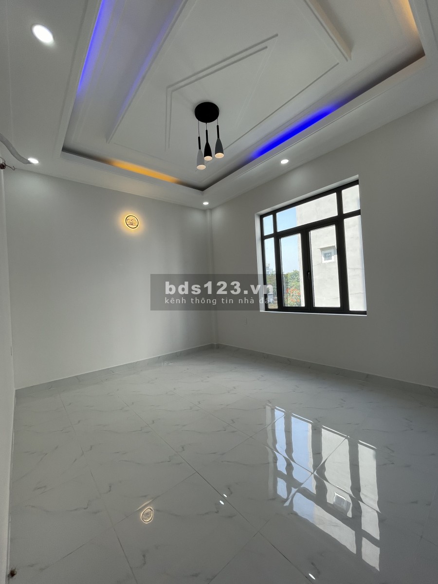 Cho thuê nguyên tòa nhà 3 tầng mới xây, view đẹp, thoáng mát, mặt tiền đường số 7, Khu phố 3 ,P.Linh Xuân, Thủ Đức