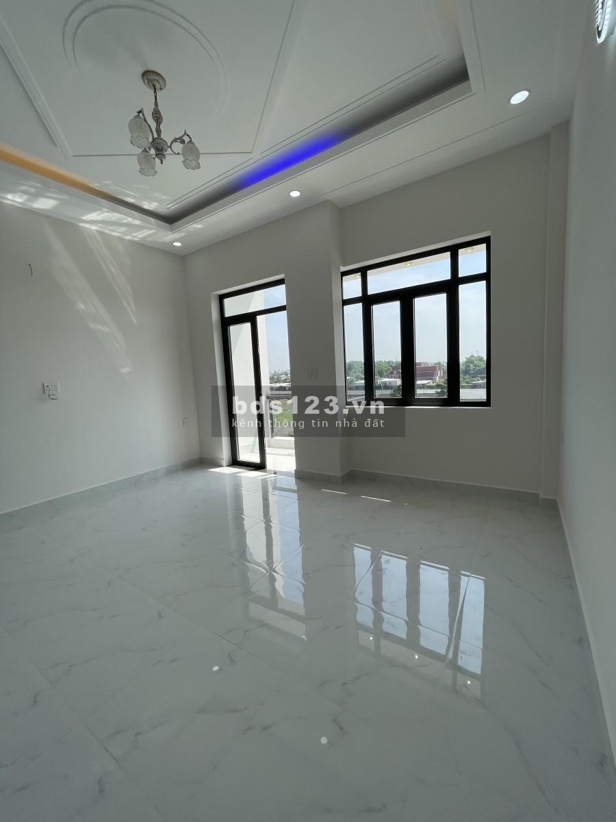 Cho thuê nguyên tòa nhà 3 tầng mới xây, view đẹp, thoáng mát, mặt tiền đường số 7, Khu phố 3 ,P.Linh Xuân, Thủ Đức