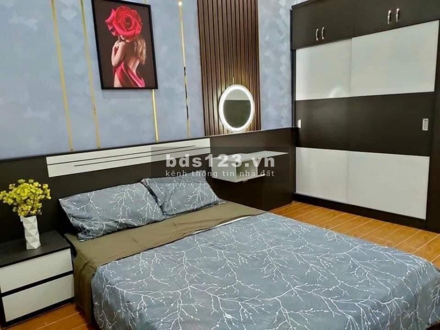 Nhà 2 Lầu + 4pn Hẻm 5m Giá 2.35 Tỷ, kê bên trường THCS Hồ Văn Long