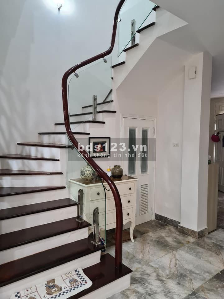 Nhà khẳng định giá trị của bạn. Đội Nhân Quận Ba Đình 70m2 giá 11 tỷ. Ô tô tránh