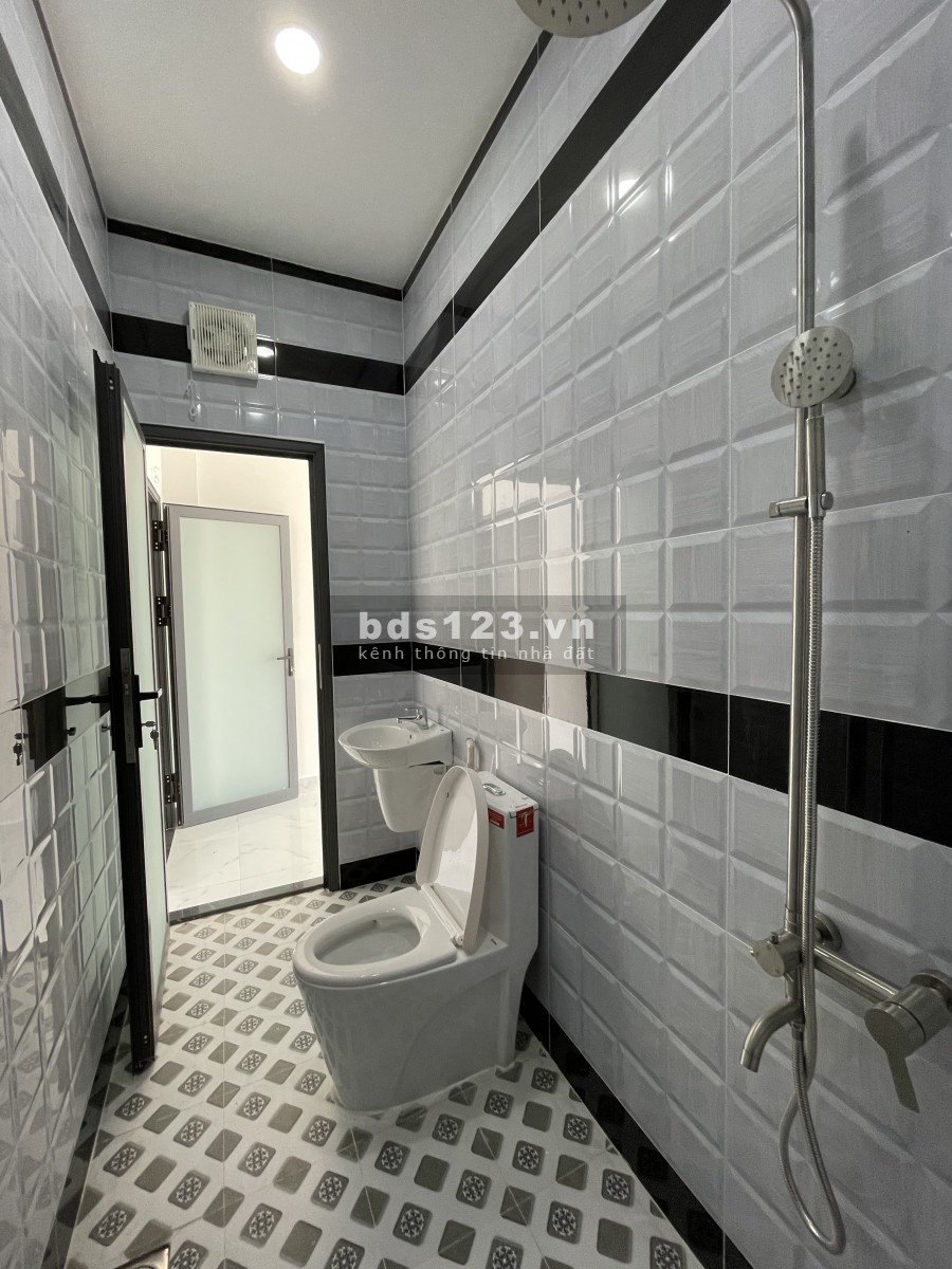 Cho thuê nguyên tòa nhà 3 tầng mới xây, view đẹp, thoáng mát, mặt tiền đường số 7, Khu phố 3 ,P.Linh Xuân, Thủ Đức
