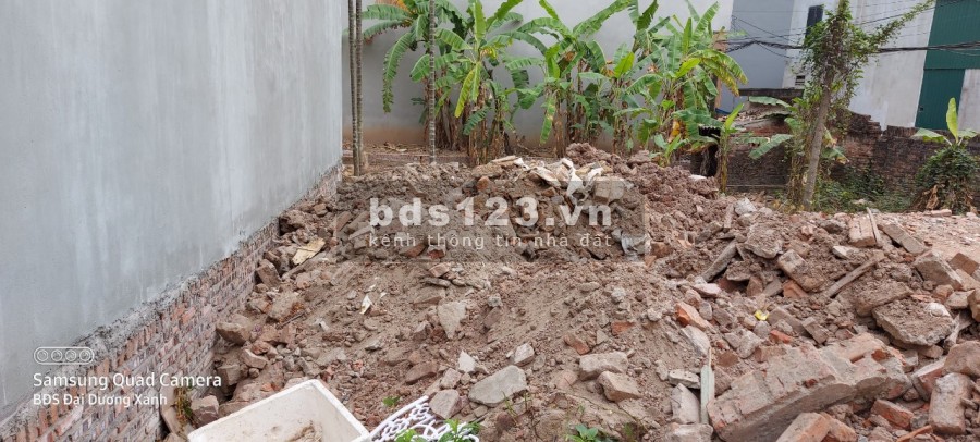 Cần bán gấp lô đất tổ 15 Yên Nghĩa, ngõ ô tô vào, vuông văn, giá nhỉnh 1 tỷ. Lh 0984672007