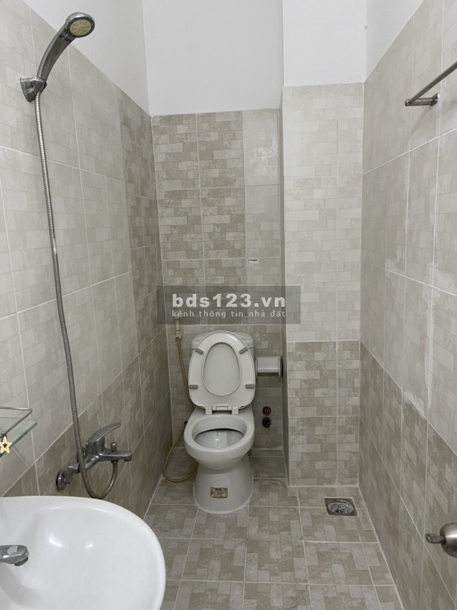 Nhà hẻm xe tải Tân Qúy, 5x22(m) mới leng keng