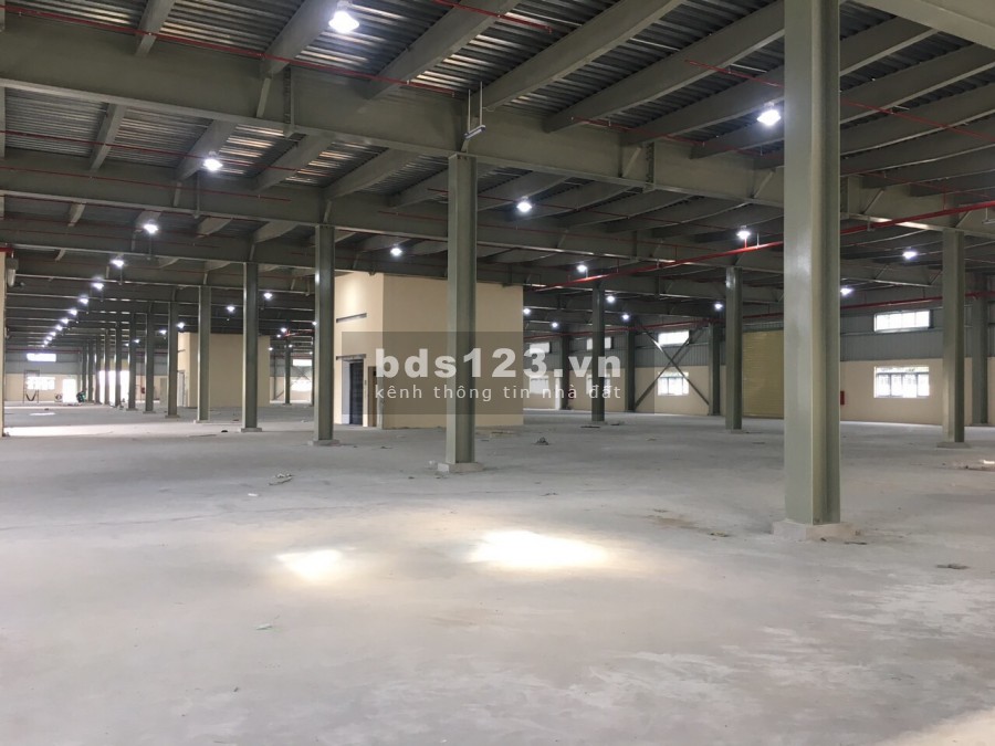 Công ty chúng tôi cần bán kho, nhà xưởng 10.000m2 khu công nghiệp khu vực Bến Lức Long An.