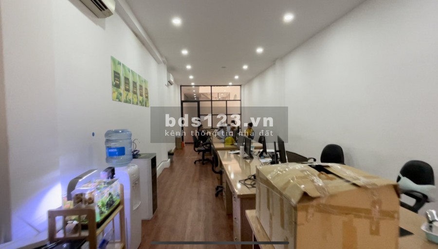 Cho thuê nguyên căn đường Đồng Nai Quận 10 trệt 2 lầu, nhà trống suốt cầu thang cuối nhà