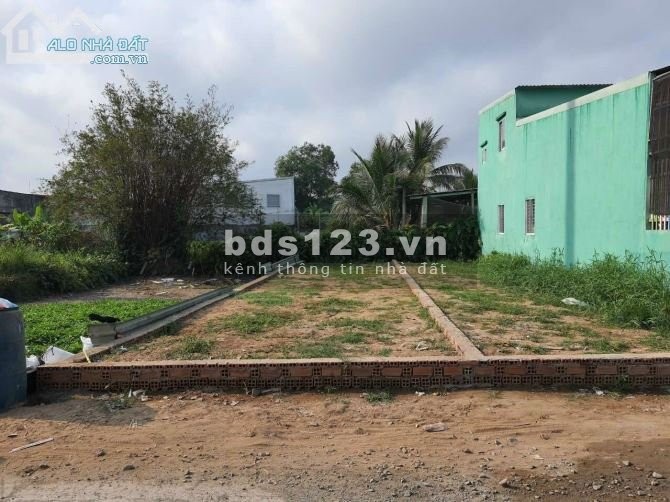 Cần tiền Bán nhanh lô đất thổ cư 125m2 ở, Long An có sổ riêng, giá 900 triệu