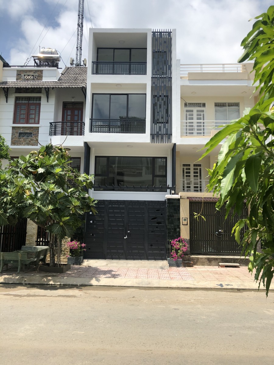 Bán nhà 3 tầng KDC Xây Dựng 5, Liên Phường Quận 9