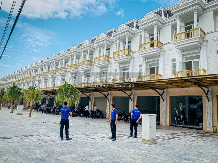 Nhà mặt tiền 3 tầng ngay trung tâm 4 tỷ sỗ sẵn bao sang tên