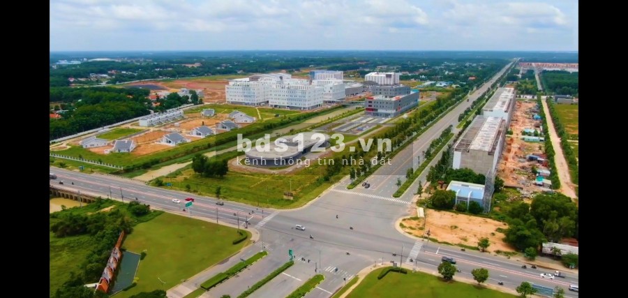 Tôi có nền đất ở sát cạnh trường Đại Học Việt Đức cần bán