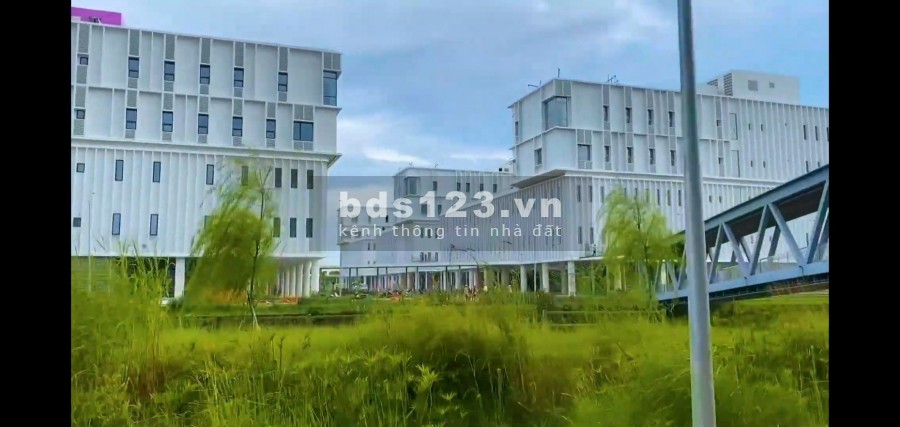 Tôi có nền đất ở sát cạnh trường Đại Học Việt Đức cần bán