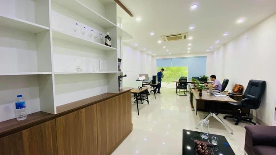 Chủ nhà cần bán gấp tòa Building 10 tầng mặt phố Đội Cấn giá cực sốc. DT 100m x 10 tầng mt 7m. Hầm để xe ô tô, xe máy rộng thênh thang
