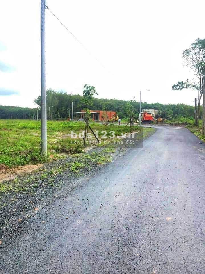 Đất Dân gần TP Đồng Xoài 1400m2 dt 450 triệu sổ riêng
