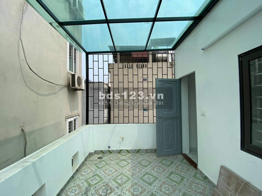 Bán gấp nhà mới đẹp 5 tầng phố Bùi Huy Bích Hoàng Mai DT 30m2. MT3,8m, nhỉnh 3 tỷ lh 0947-161-359