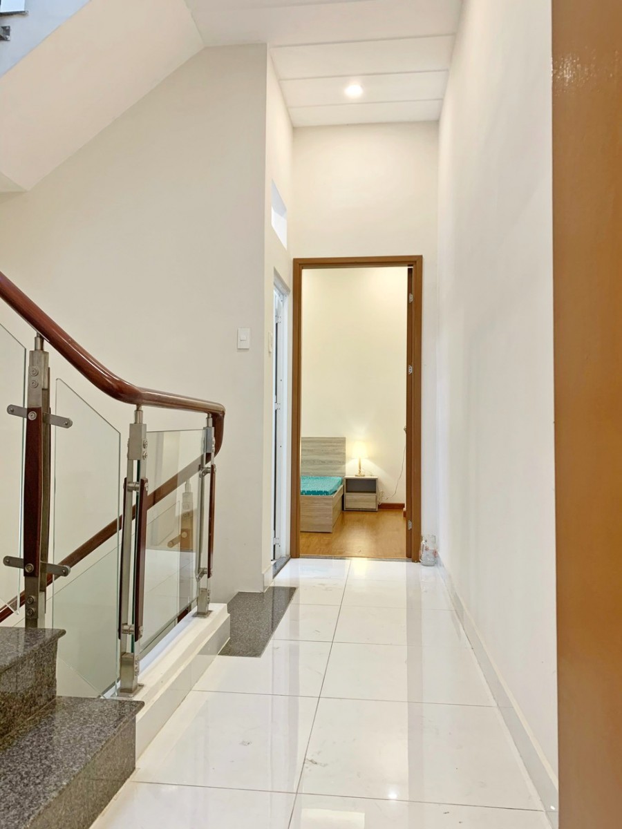 Nhà đẹp, 3 tầng (tặng full nội thất) vào ở ngay, MT Lương Ngọc Quyến P13 Q8
