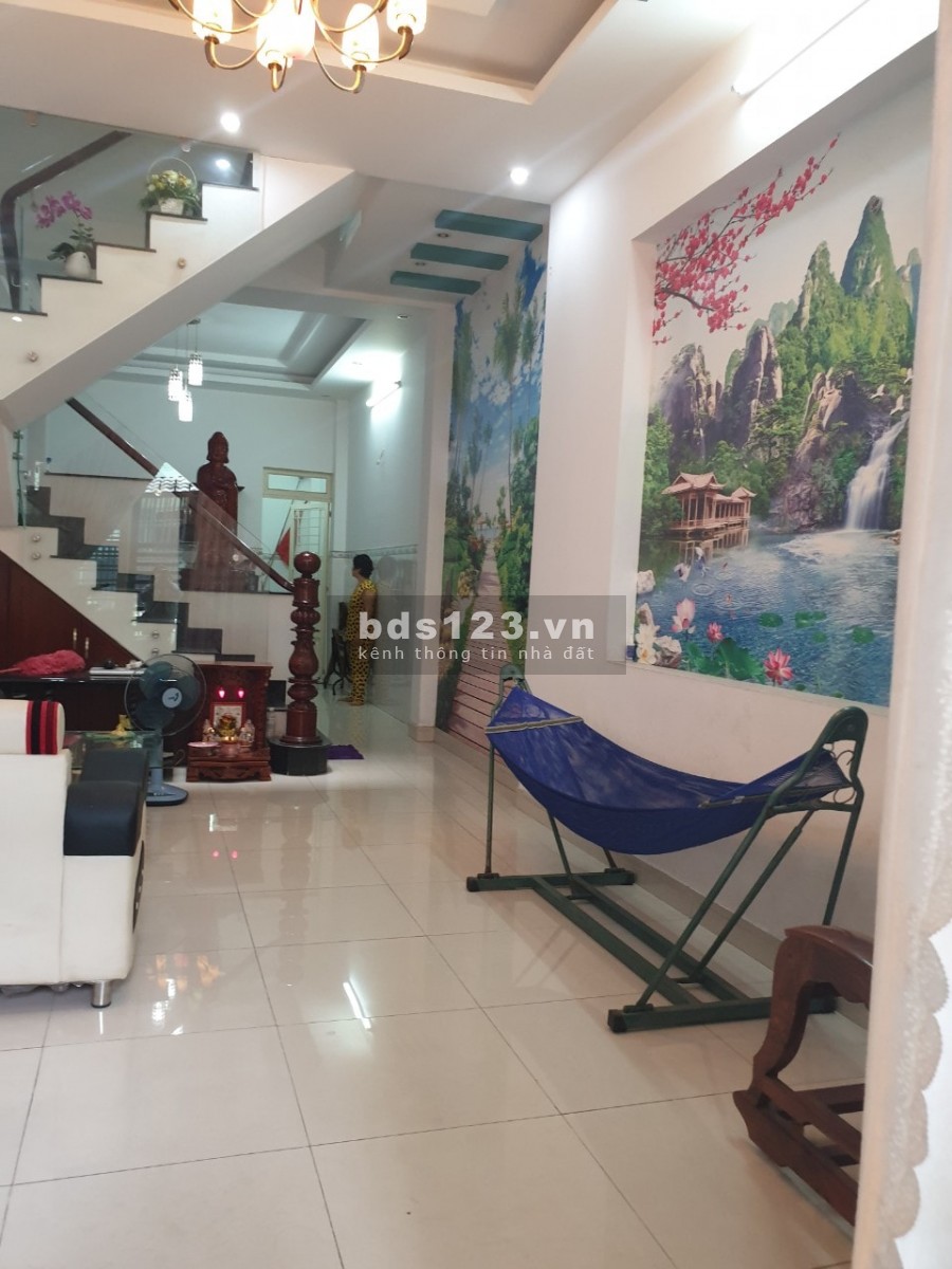 Phạm Văn Hai Tân Bình dt 48m2 (4x12m) 3 tầng, HXH, nhà đẹp, sổ hồng, giá chỉ 4.9 tỷ