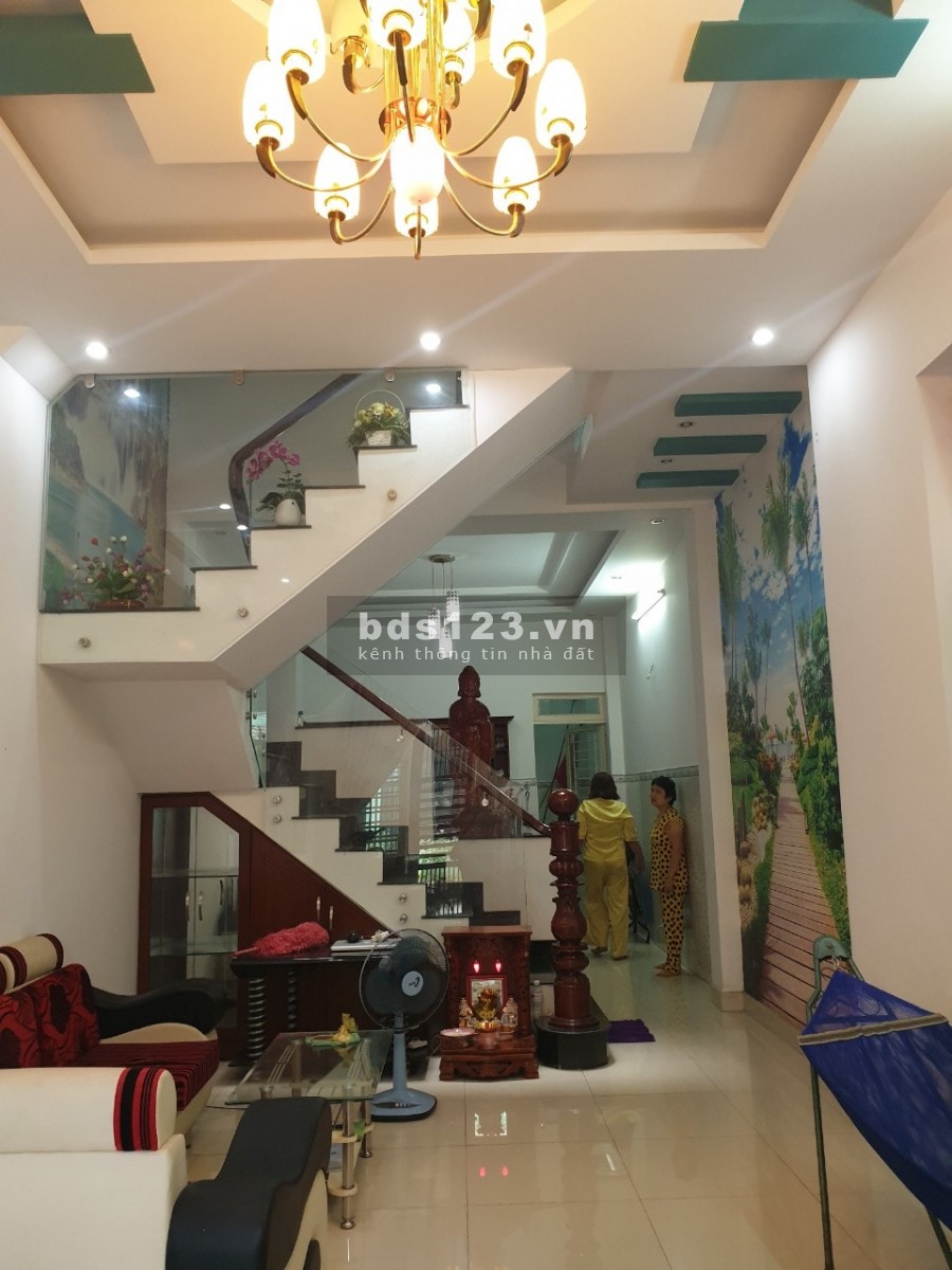 Phạm Văn Hai Tân Bình dt 48m2 (4x12m) 3 tầng, HXH, nhà đẹp, sổ hồng, giá chỉ 4.9 tỷ