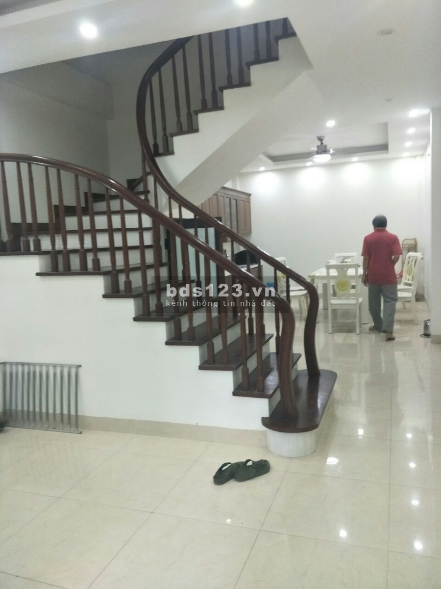 Bán nhà đường Hồng Tiến 48m2 x 5 tầng, 4m mặt tiền, giá 5.3 tỷ.Lô góc, Ô tô, KDVP