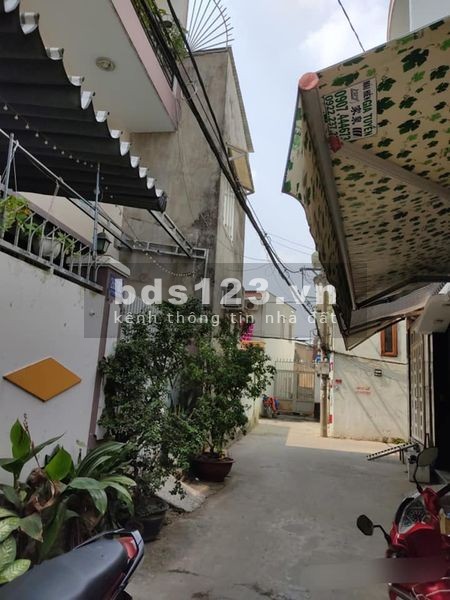 Bá nhà Tân Kỳ Tân Quý, dt 55m2, nhà đẹp dọn vào ở ngay, lh 0915.830.813