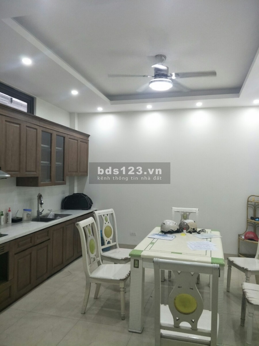 Bán nhà đường Hồng Tiến 48m2 x 5 tầng, 4m mặt tiền, giá 5.3 tỷ.Lô góc, Ô tô, KDVP
